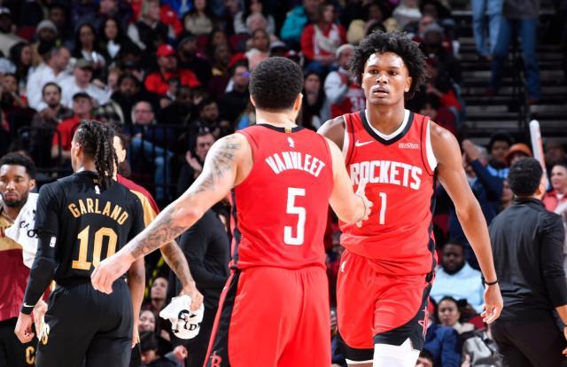 九游电竞直播-首发10胜3负！火箭又一21岁新星崛起：化身篮板怪兽