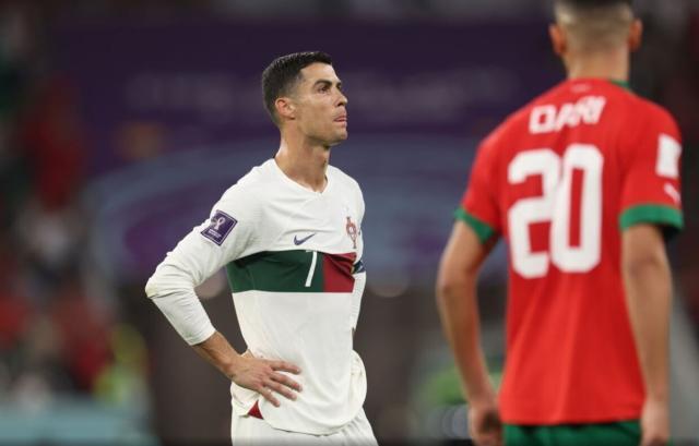 葡萄牙输了 C罗哭了 37岁的他无力拯救葡萄牙！