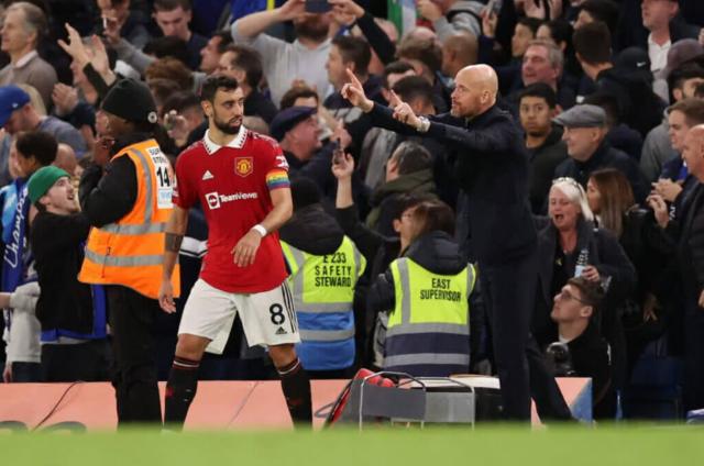 九游体育足球赛程-滕哈赫跟B费的6秒钟交谈，带来了卡塞米罗的绝平